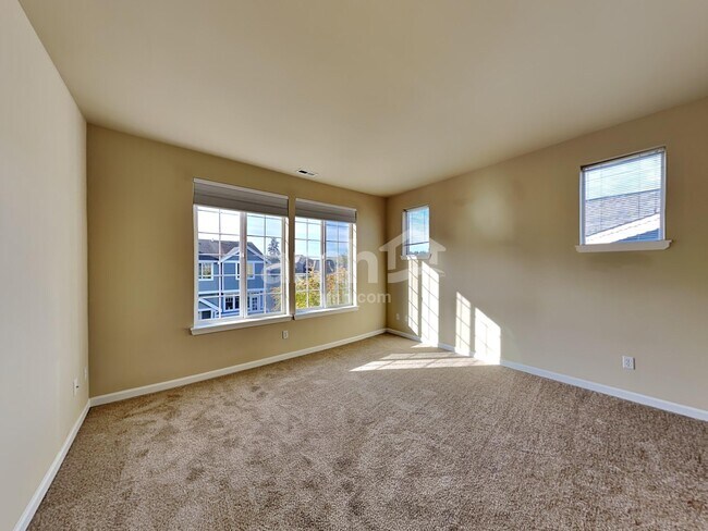 Building Photo - 125 Wild Rose St