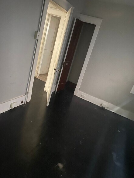 Building Photo - 5931 Emma Ave