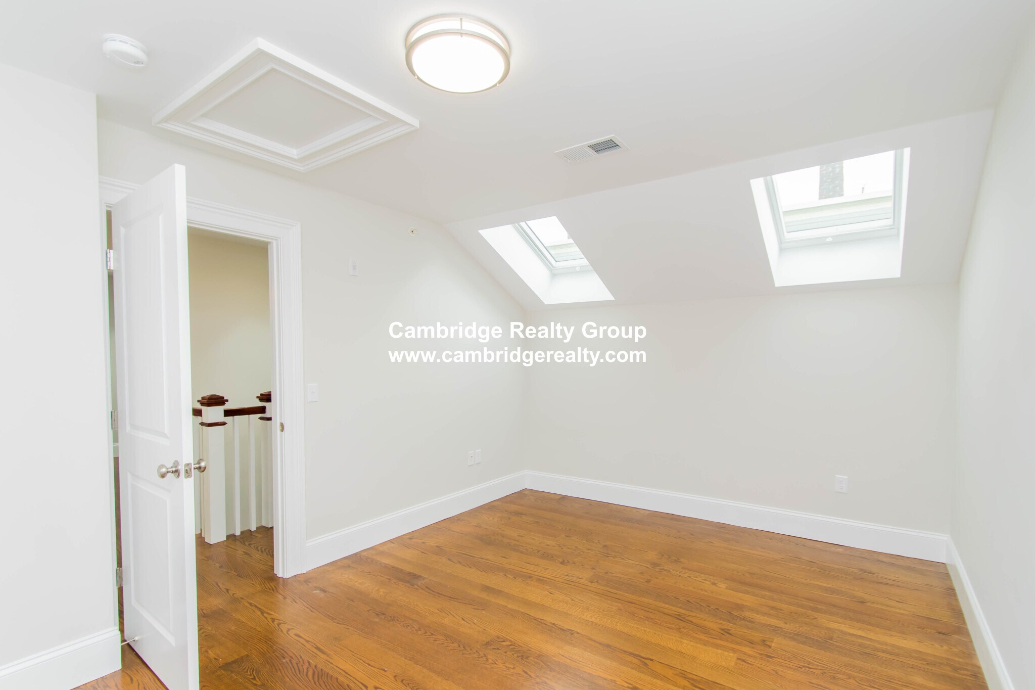 Building Photo - 114 Columbia St