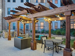 Building Photo - The Grand at Stonecreek