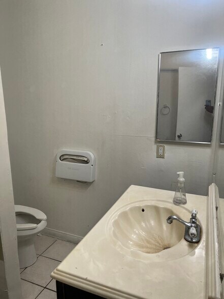 Building Photo - 5920 Streamview Dr