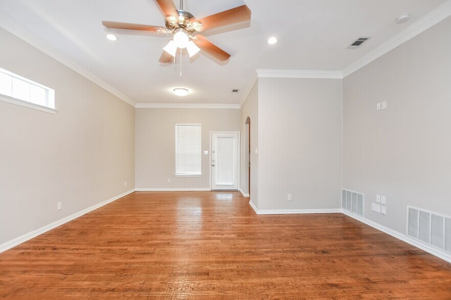 Building Photo - 116 Stanford St