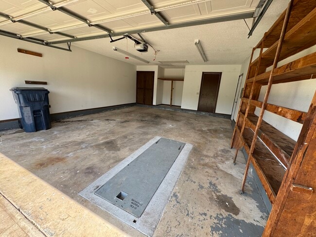 Building Photo - 8413 Woodfield St