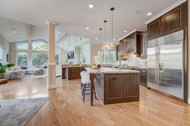 Building Photo - 140 Emerald Estates Ct