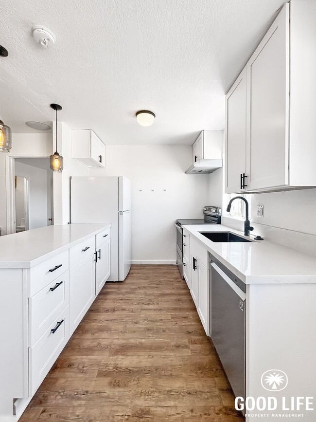 Building Photo - Beautiful 2B 2BA Condo in Point Loma w/ Re...