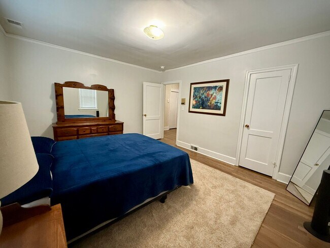 Building Photo - SHORT TERM AVAILABLE [Shandon]