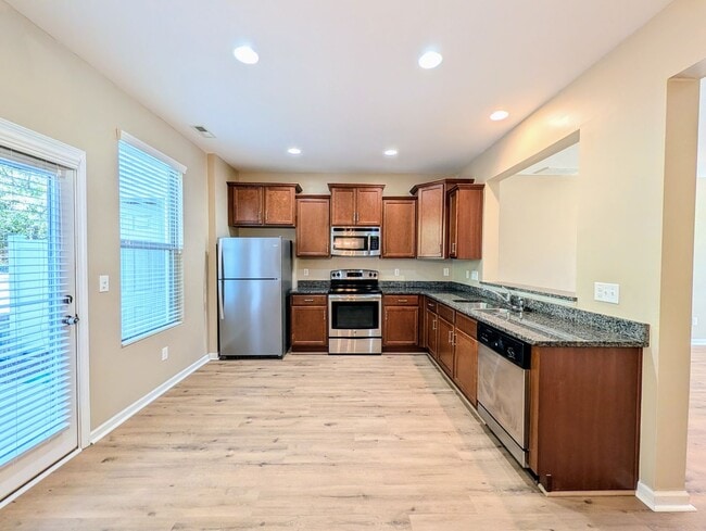Building Photo - 4461 Middletown Dr