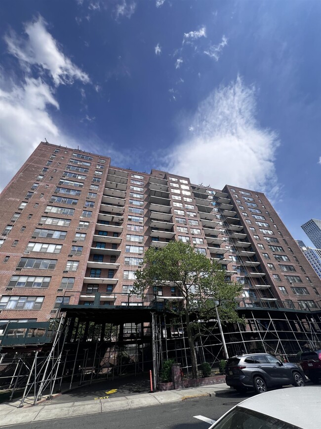Building Photo - 10 Huron Ave