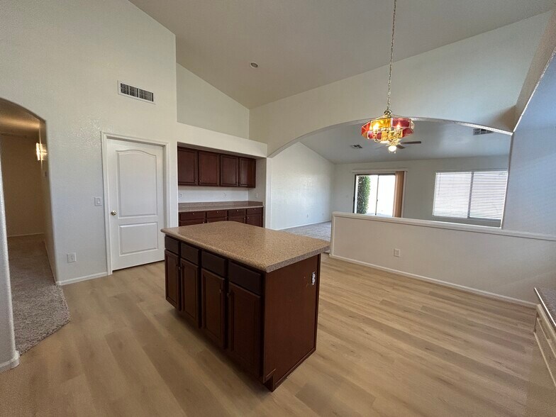 Building Photo - 8217 S 45th Ln