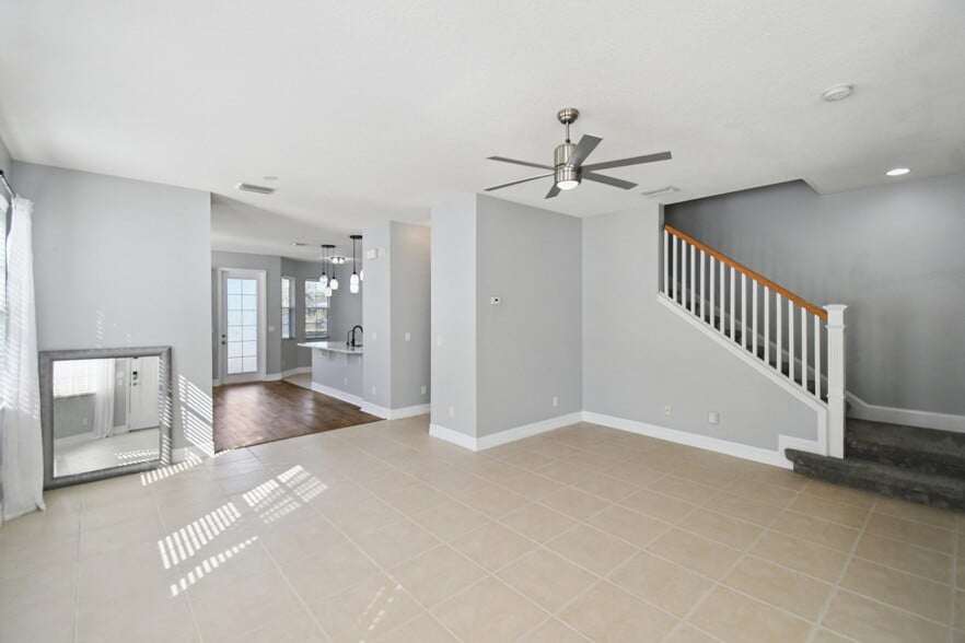 Building Photo - 531 Hedgewood Dr