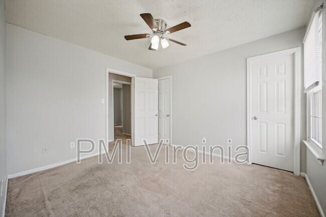 Building Photo - 3310 Scarborough Way