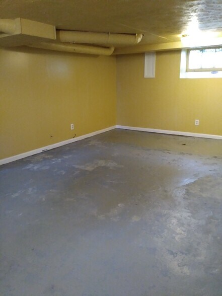 Building Photo - 2305 7th Street Rd