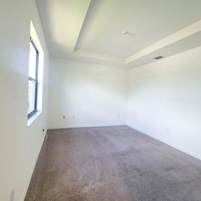 Building Photo - 20742 NE 5th Ct