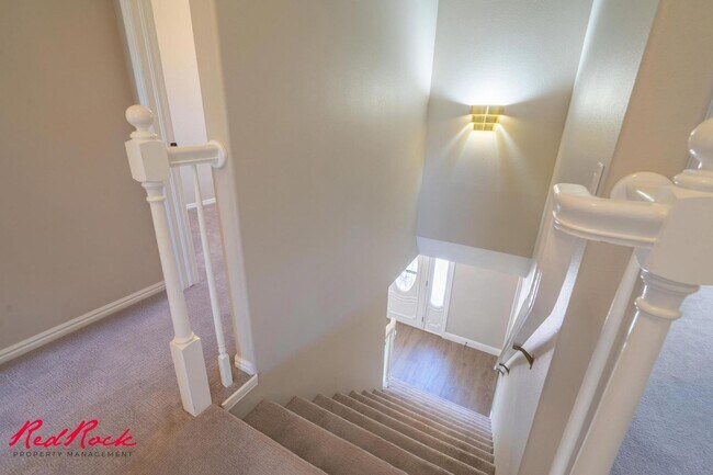 Building Photo - Spacious 6 Bedroom Home with a Balcony!