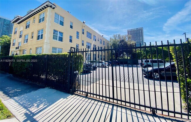 Building Photo - 3224 Biscayne Blvd