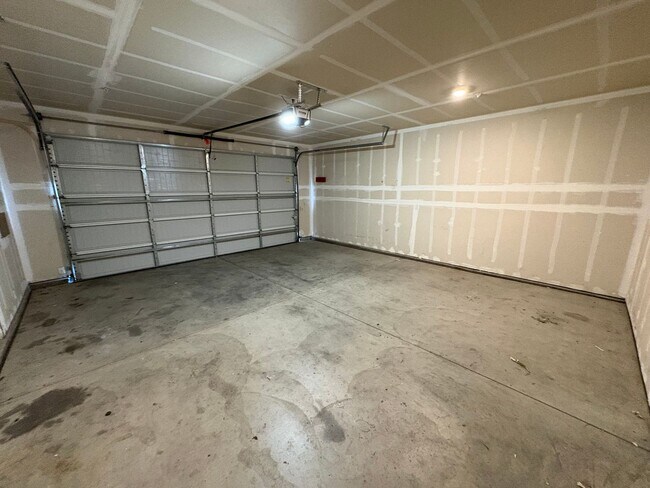 Building Photo - 113 E Tyler Ave