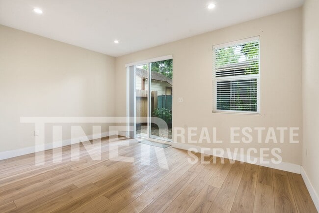 Building Photo - 425 G St