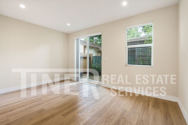 Building Photo - Elegant Modern Living