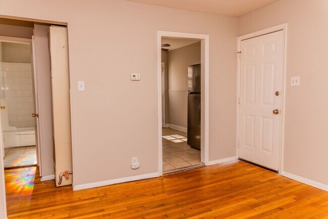 Building Photo - 1903 Grayland Ave