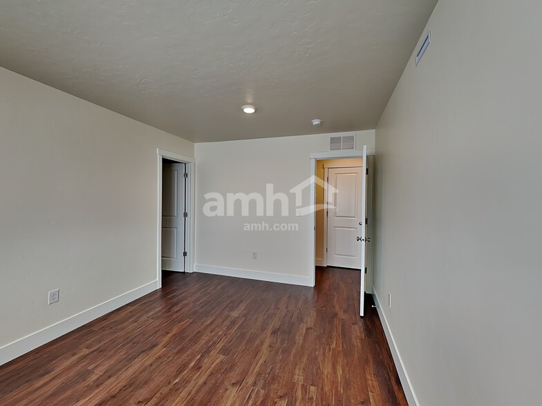 Building Photo - 4113 Keklik Ave