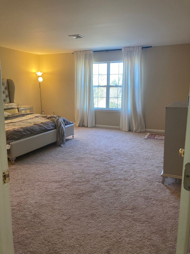 Building Photo - 616 Springhouse Ln