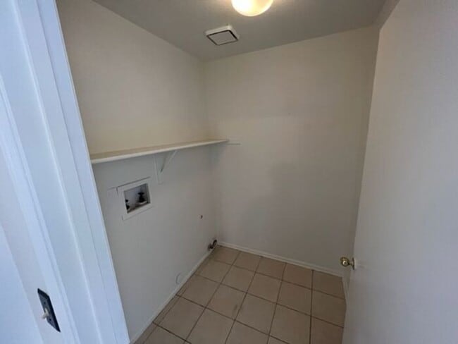 Building Photo - 8057 S Carbury Way