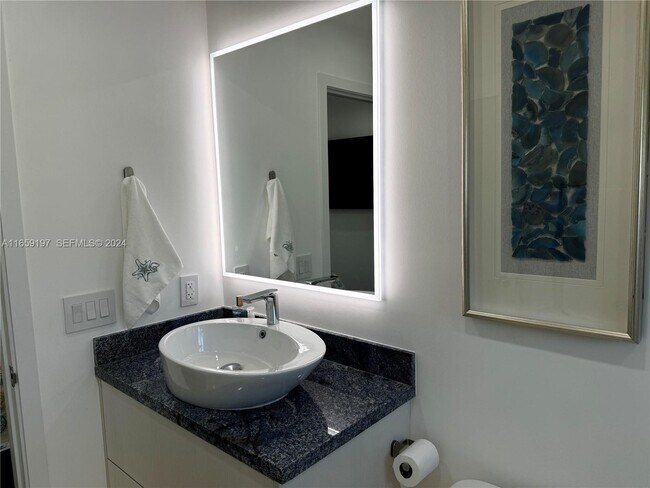 Building Photo - 5401 Collins Ave