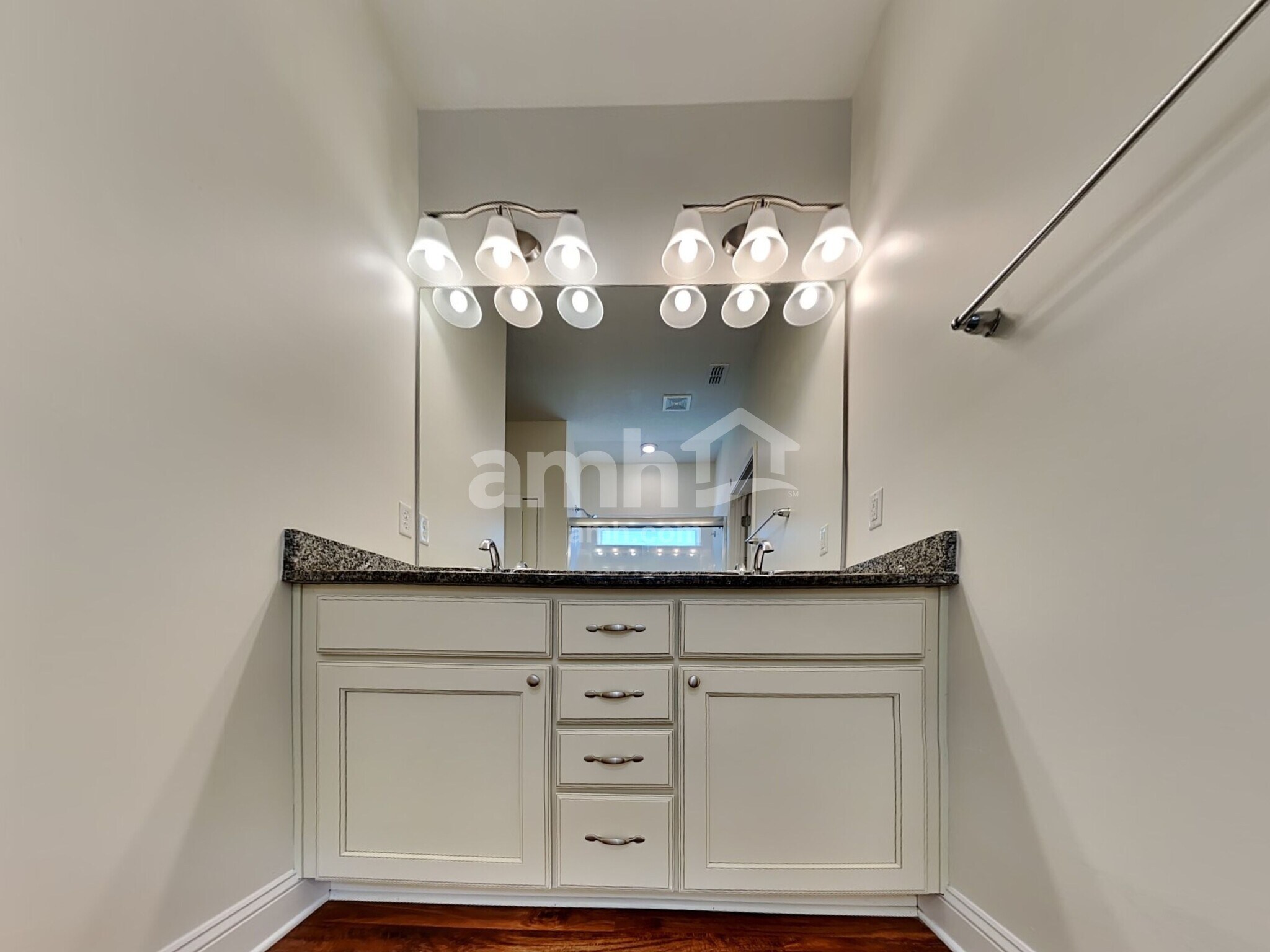 Building Photo - 653 Welcome Home Dr