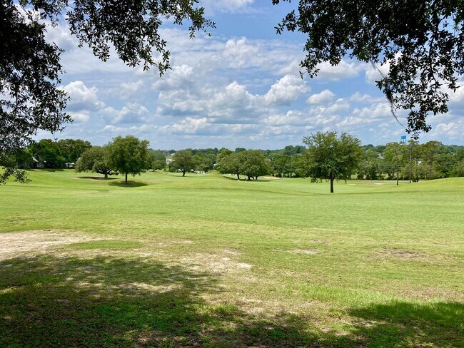 Building Photo - Golf Course Home!