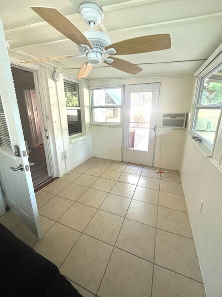 Building Photo - 516 Northmoor Ave N