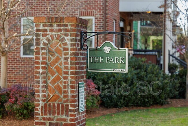 Building Photo - 204 E Park Ave