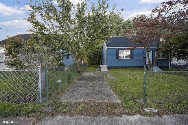 Building Photo - 821 S Woodlynn Rd