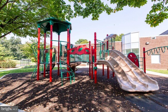 Building Photo - 303 Lincoln Ave