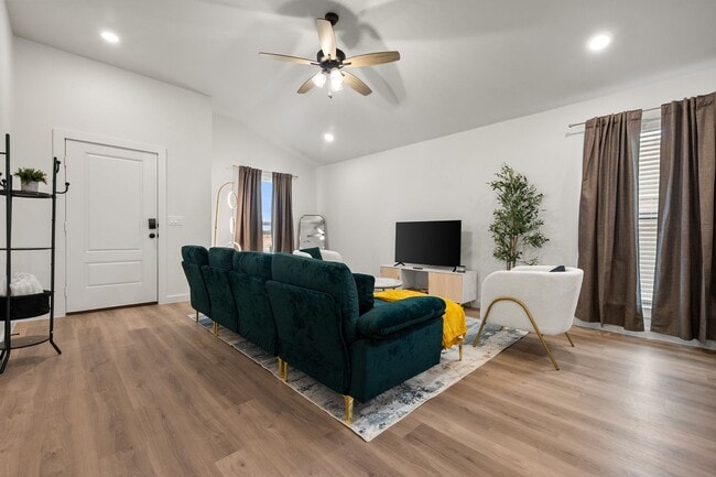 Building Photo - Modern 3BR Retreat Near TTU | Stylish Fully Furnished Home with Spacious Backyard