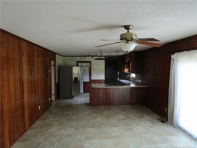 Building Photo - 615 Galloway Dr