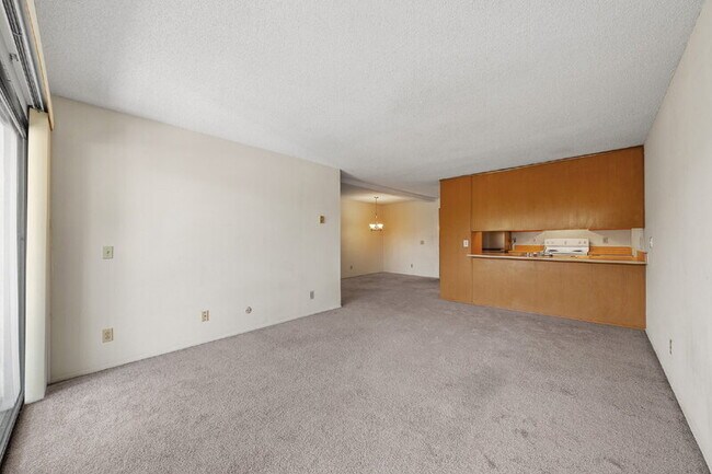 Building Photo - 8308 Regents Rd