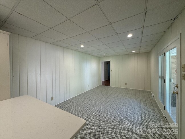 Building Photo - 201 Livingston Dr