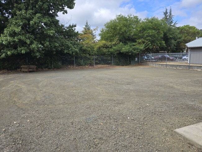 Building Photo - 130 Rose Ave