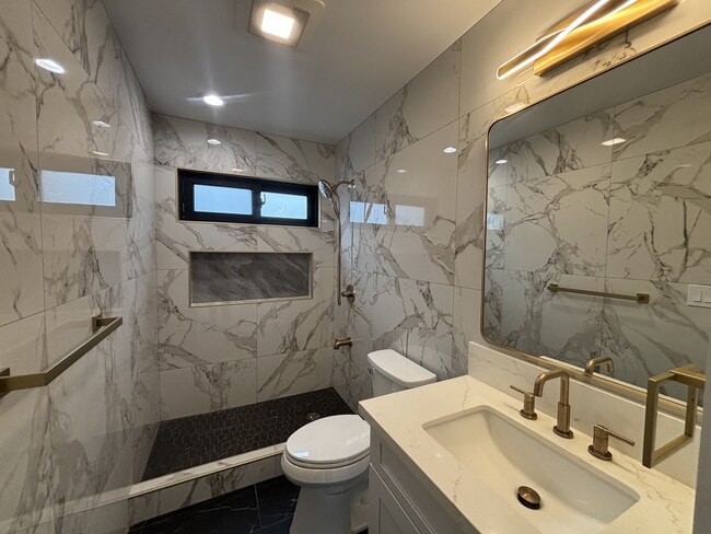 Building Photo - 4030 Hoku Ave