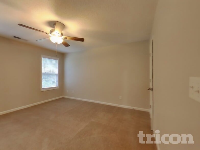 Building Photo - 73 Seagrave Ct