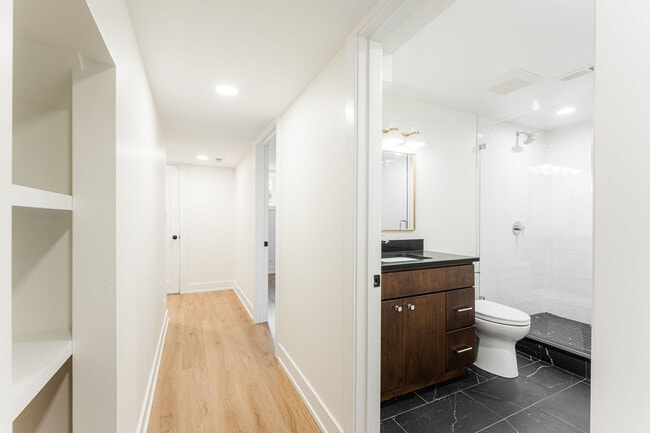 Building Photo - 1954 N Sheffield Ave