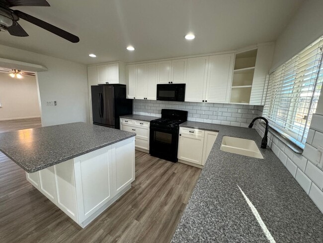 Building Photo - 3 bedroom - 2 bathroom