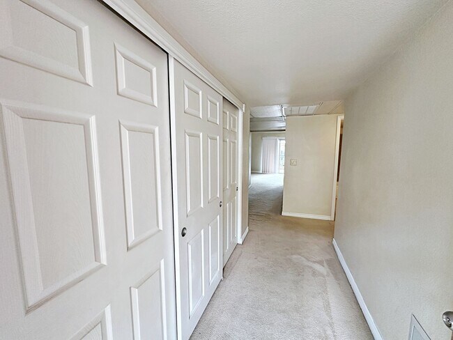 Building Photo - 3 BEDROOM, 2 BATH DOWNSTAIRS CONDO IN GUARD GATED COMMUNITY