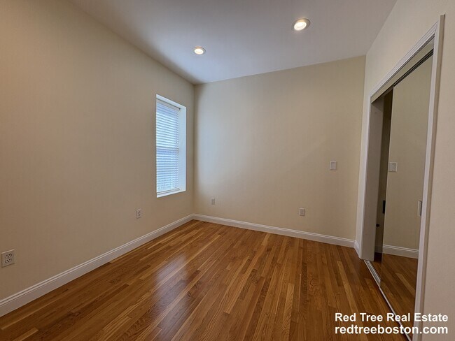 Building Photo - 1801 Beacon St