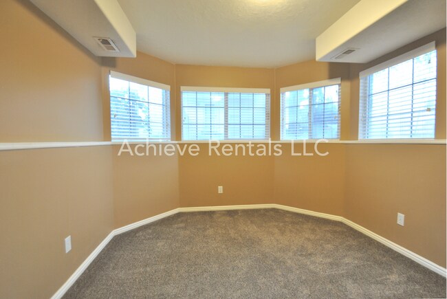 Building Photo - 587 N 1775 W