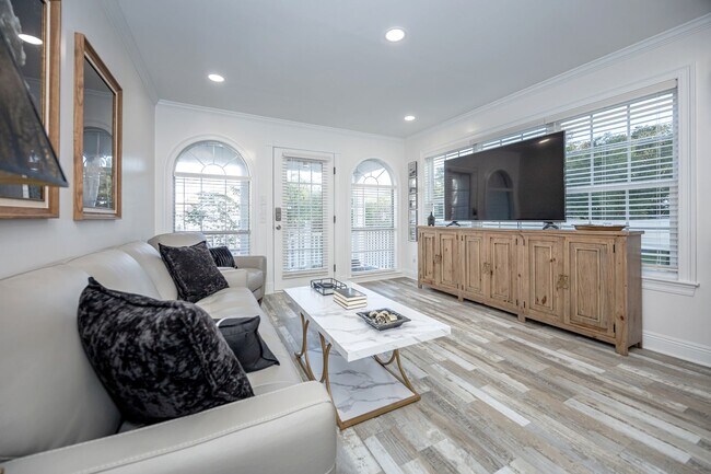 Building Photo - 1102 Stanfield Point Rd