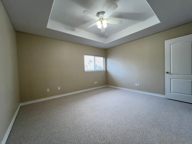 Building Photo - WATERFRONT TOWNHOME ON THE ISLAND!