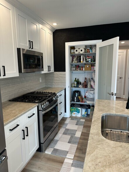 Building Photo - 15 Morton Ave