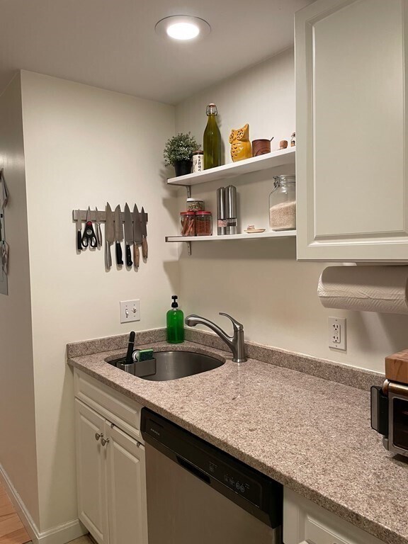 Building Photo - 8 Museum Way