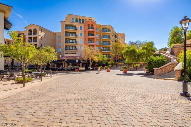 Building Photo - 30 Strada Di Villaggio